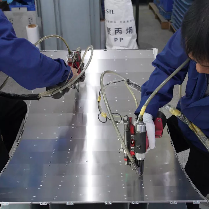 Chapa metálica de tela LCD